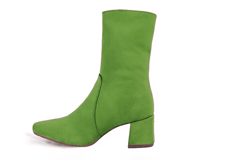Grass green women's ankle boots with a zip on the inside. Square toe. Medium block heels. Profile view - Florence KOOIJMAN